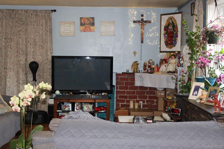 Property Photo: 12 S Parsonage Street NY 12572