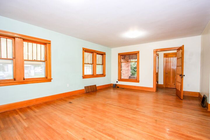 Property Photo: 315 S Ash NE 69101