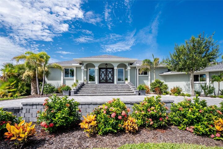 Property Photo: 600 Lookout Alley FL 33946