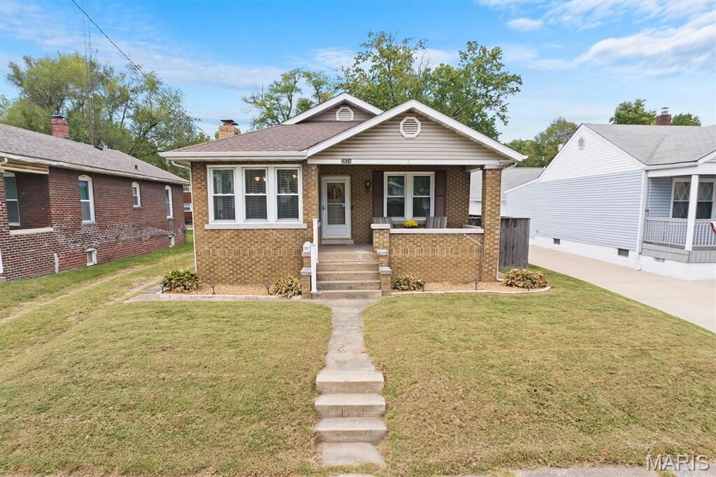 Property Photo:  2621 Grand Avenue  IL 62040 