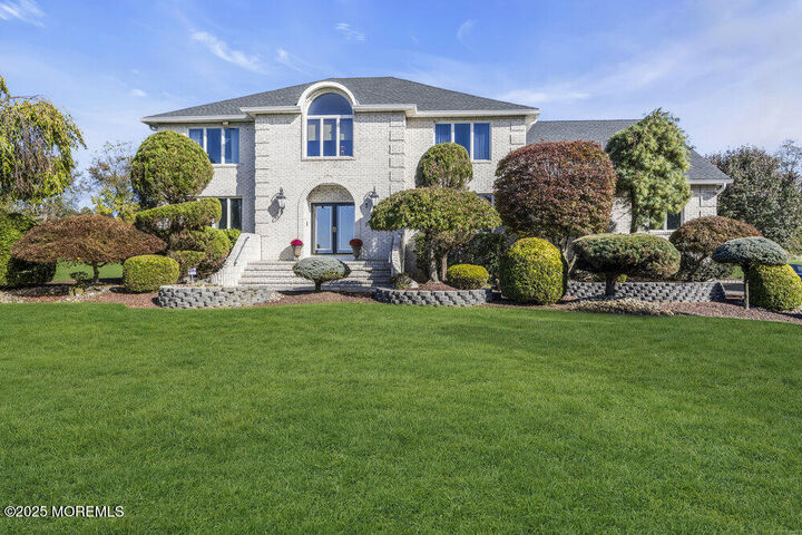 Property Photo:  7 Nottinghill Court  NJ 07726