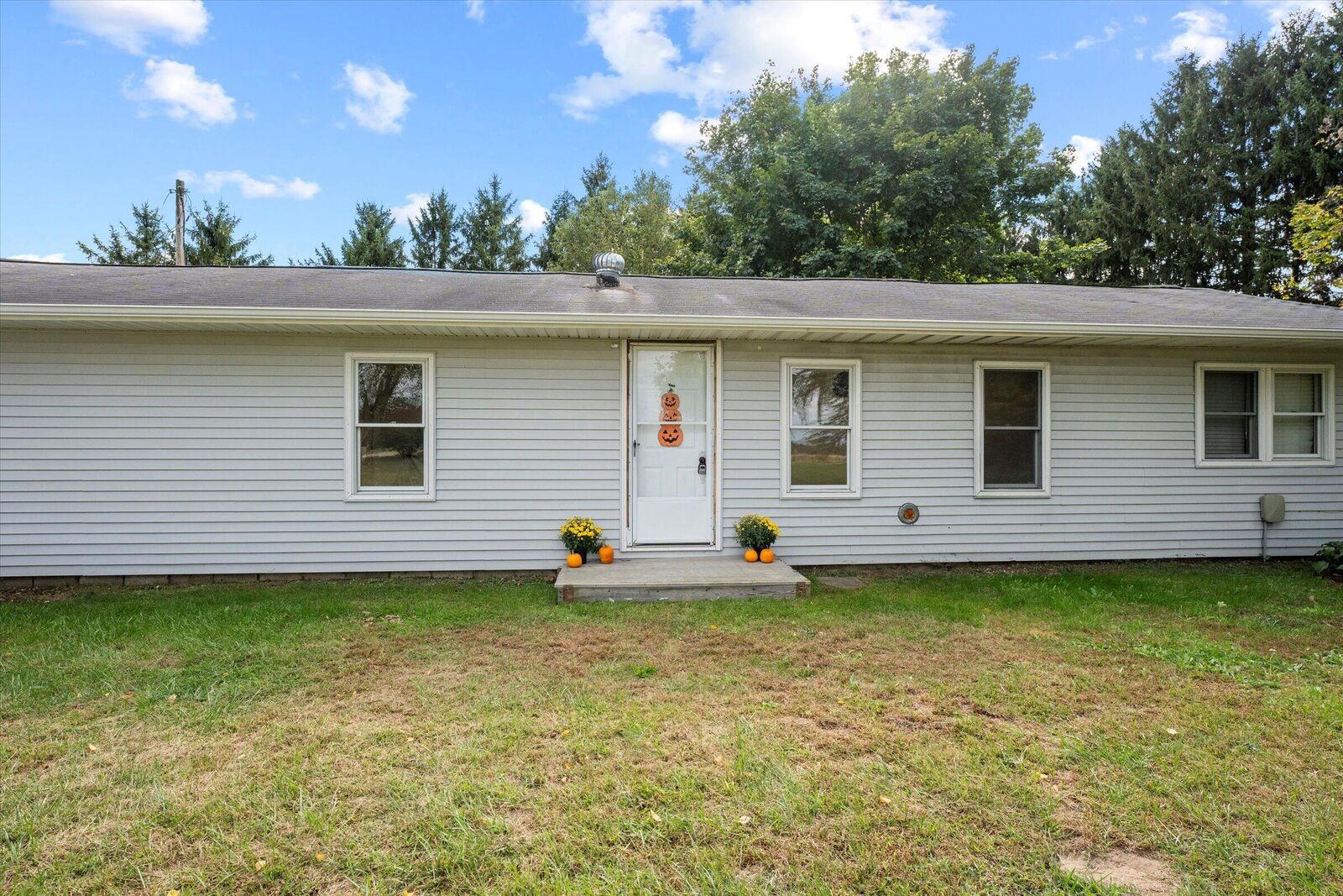 Property Photo: 15835 Guyer Street MI 49130