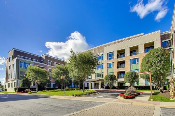 Property Photo:  1000 Village Center Drive 105  IL 60527