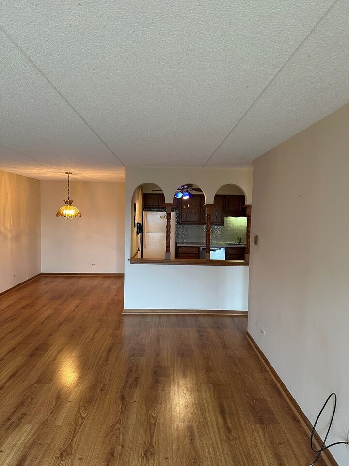 Property Photo: 6460 W Belle Plaine Avenue 407 IL 60634