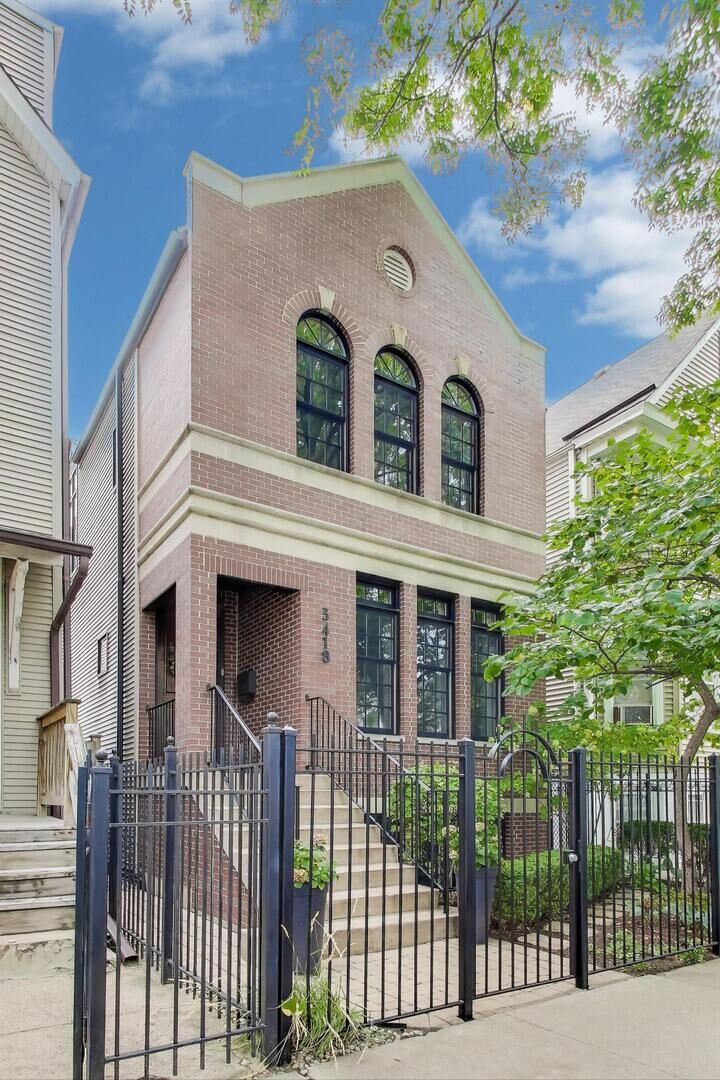 3418 N Hamilton Avenue  Chicago IL 60618 photo