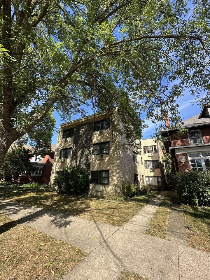 1428 W Fargo Avenue 303  Chicago IL 60626 photo