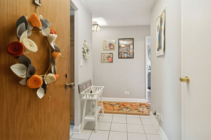 Property Photo: 1415 E Central Road 422C IL 60005