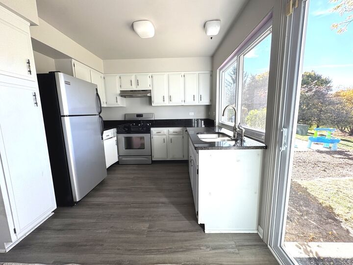 Property Photo:  1992 Holbrook Lane  IL 60169 