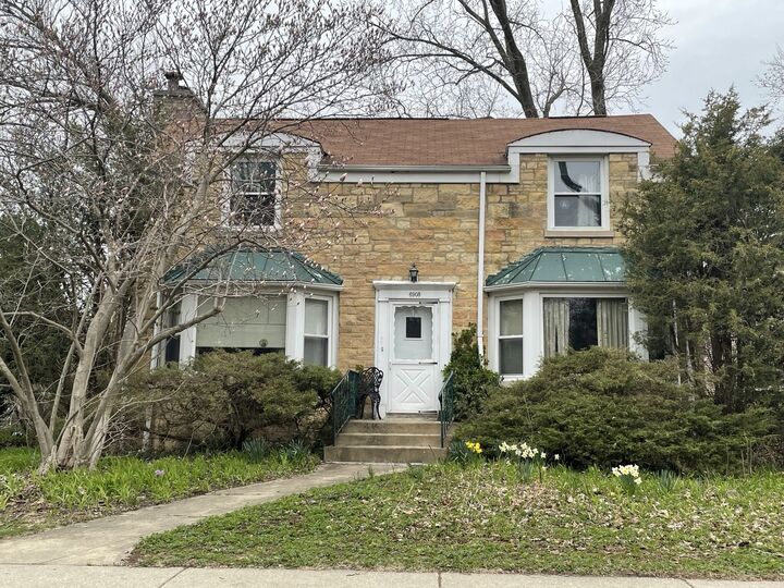 6908 N Mendota Avenue  Chicago IL 60646 photo