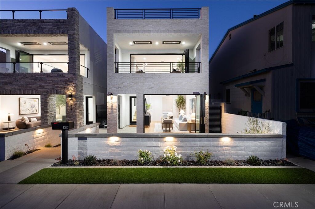 Property Photo: 1315 Ocean Avenue CA 90740