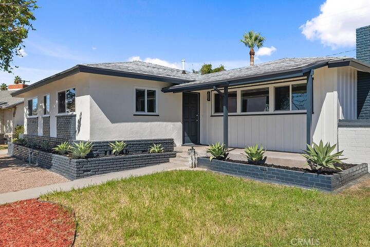 Property Photo:  342 Echo Court E  CA 92404 