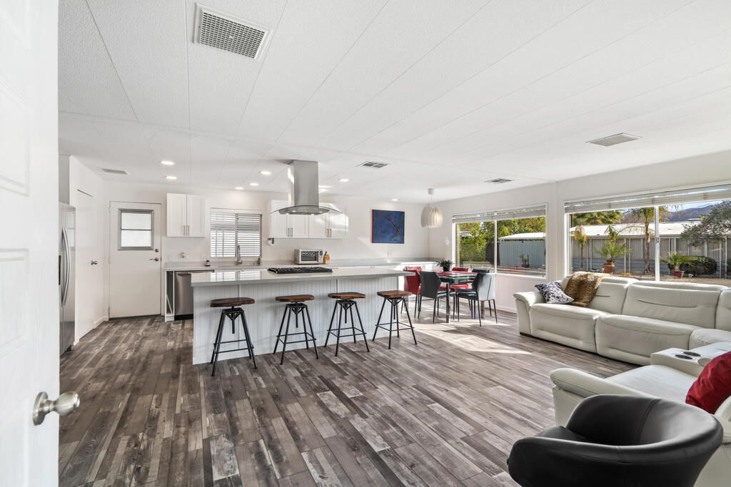 Property Photo: 513 Cerritos Way CA 92234