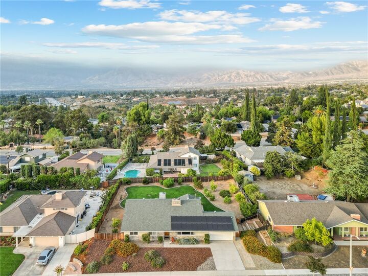 Property Photo:  435 Marilyn  CA 92373 