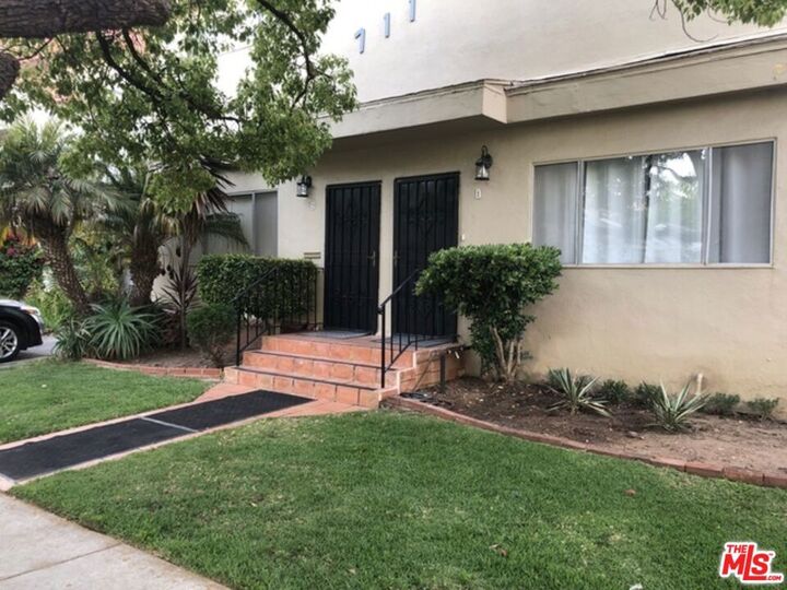 Property Photo: 711 Grant Street CA 90405