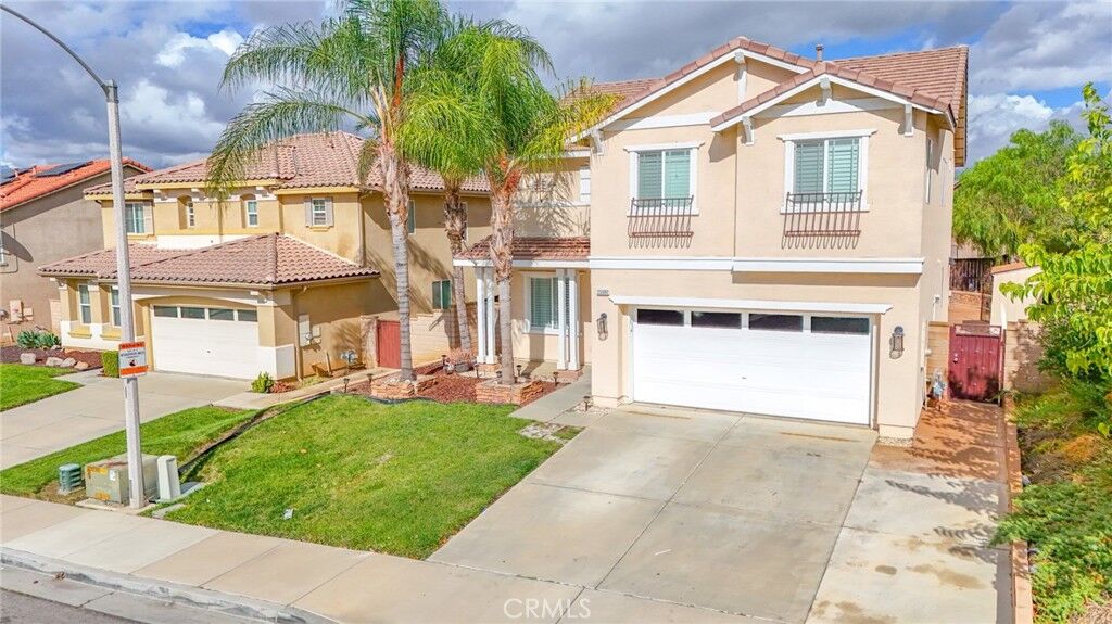 Property Photo:  25980 Avenida Espaldar  CA 92551 