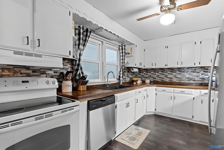 Property Photo:  373 County Road 159  AL 35958