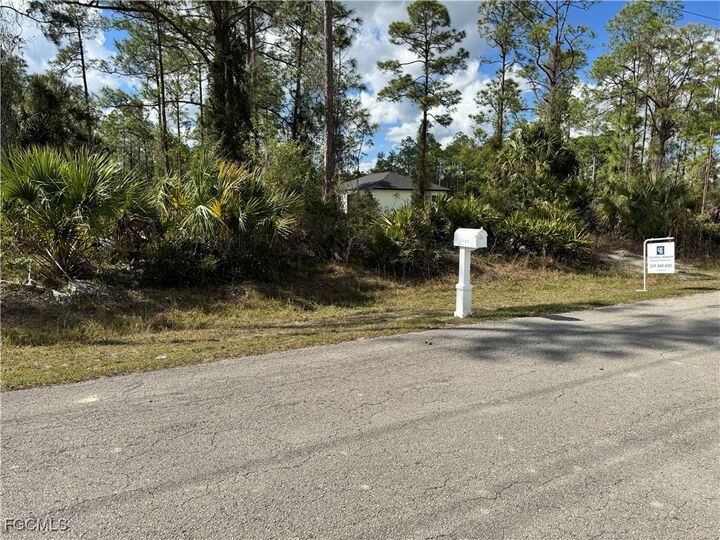 Property Photo:  2121 Wellington Avenue  FL 33920 