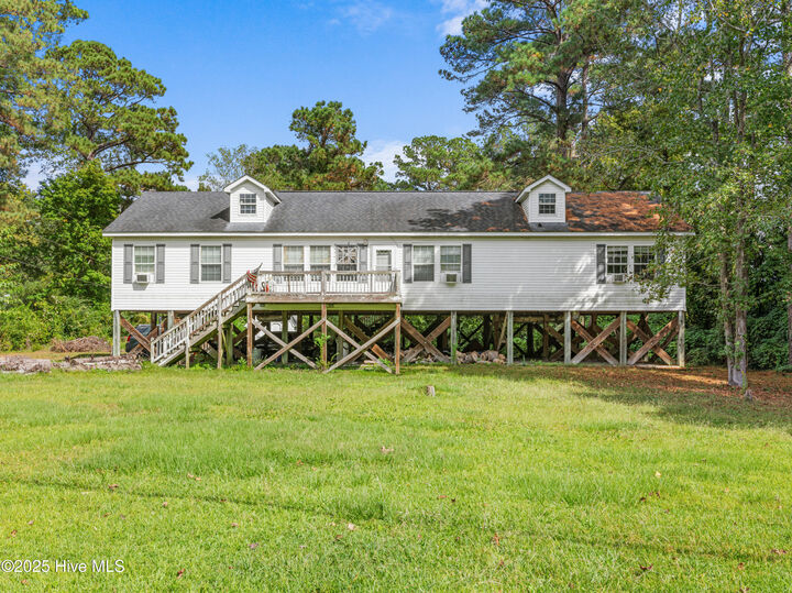 Property Photo: 209 Red Oak Street NC 28540
