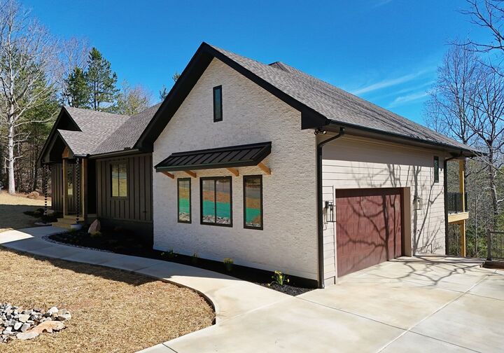Property Photo: 2408 Standing Meadows Drive GA 30582