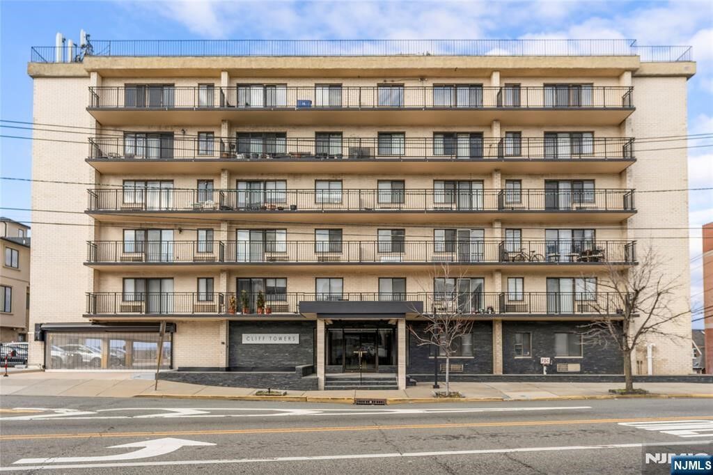 Property Photo:  233 12th Street 3H  NJ 07650 