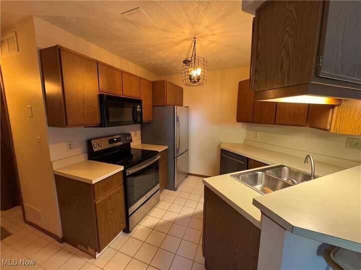 Property Photo: 3811 Northwoods Court 4 OH 44483
