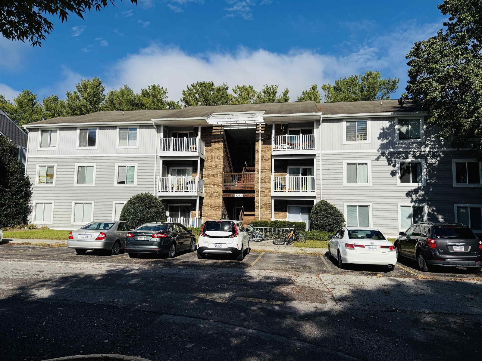 Property Photo: 1213 University Terrace VA 24060