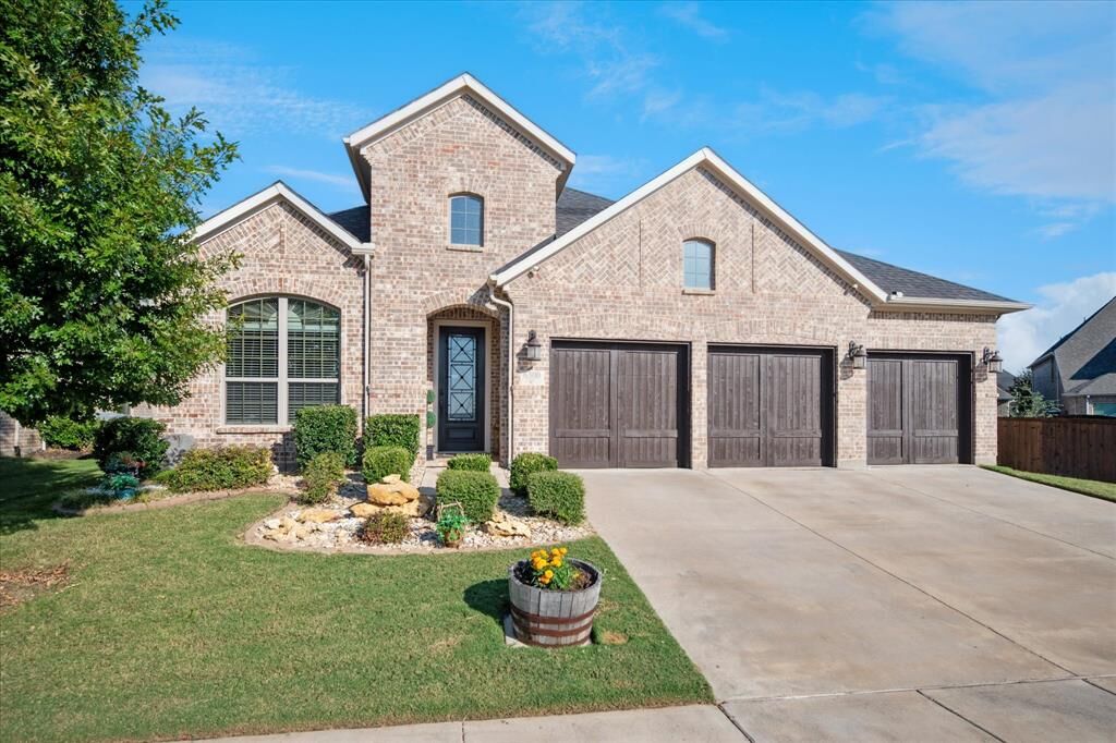 Property Photo: 6300 Whiskerbrush Road TX 76226