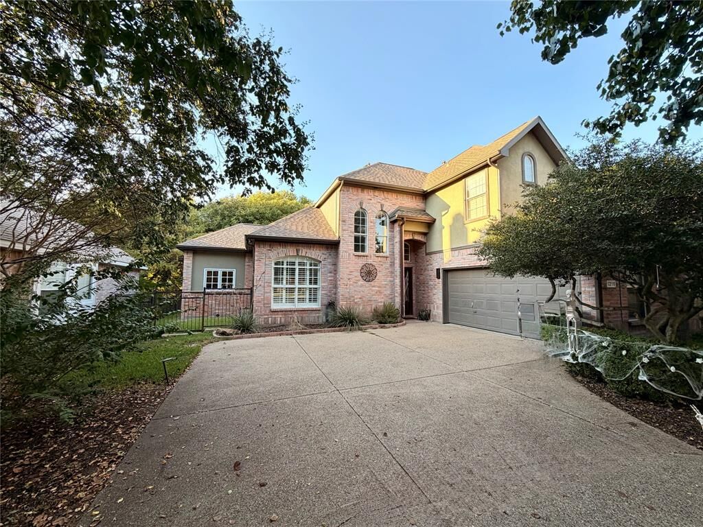 Property Photo: 1211 Ashford Lane TX 75002