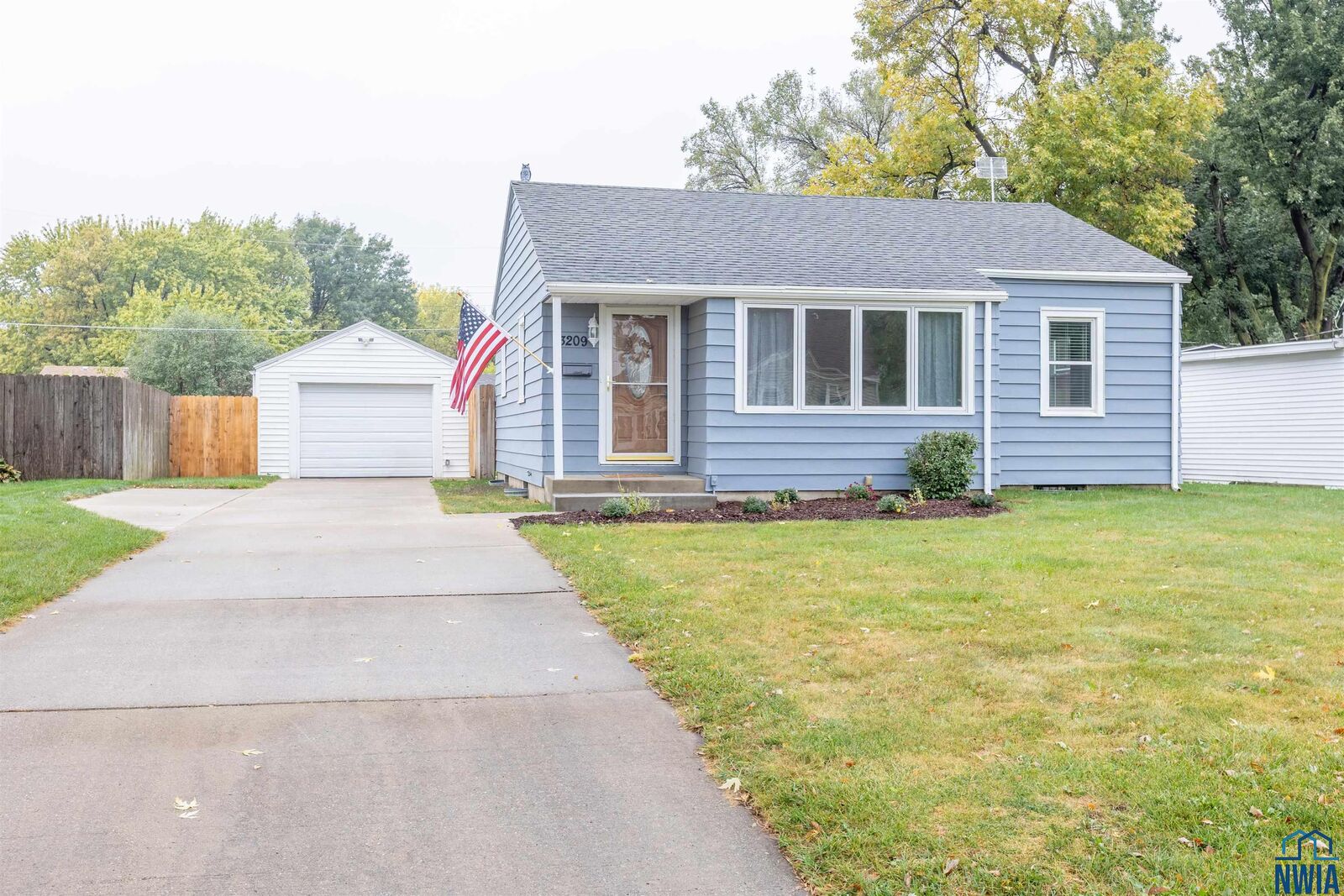 Property Photo: 3209 Maplewood Street IA 51104