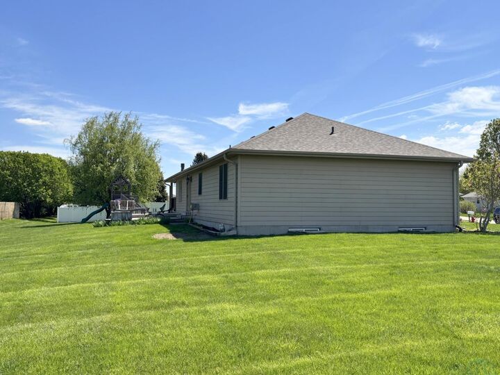 Property Photo:  501 Huntington Ct  IA 51054 