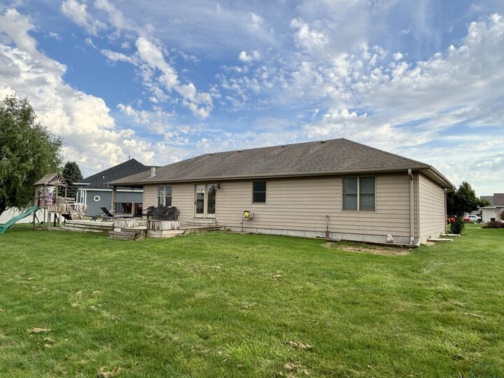 Property Photo:  501 Huntington Ct  IA 51054 