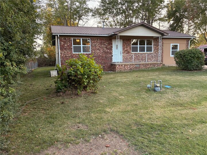 Property Photo: 501 Rainbow Place AR 72638