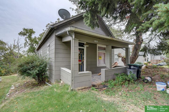Property Photo: 4819 Franklin Street NE 68104