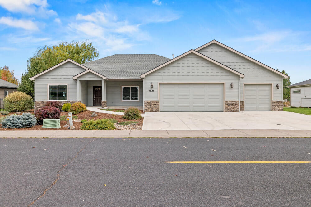 Property Photo:  2937 Front Street  OR 97601 