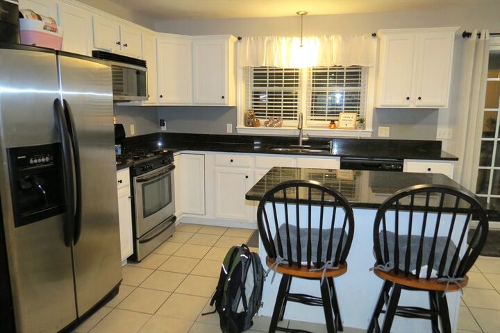 Property Photo:  1975 Middlesex St 2  MA 01851 