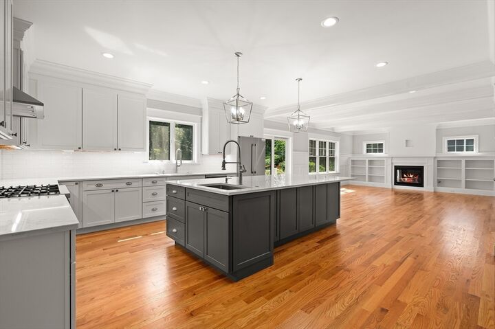 Property Photo: 585 Lowell St 1 MA 02420