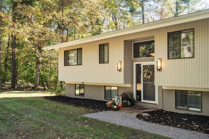 Property Photo:  6 Westward Circle  MA 01864