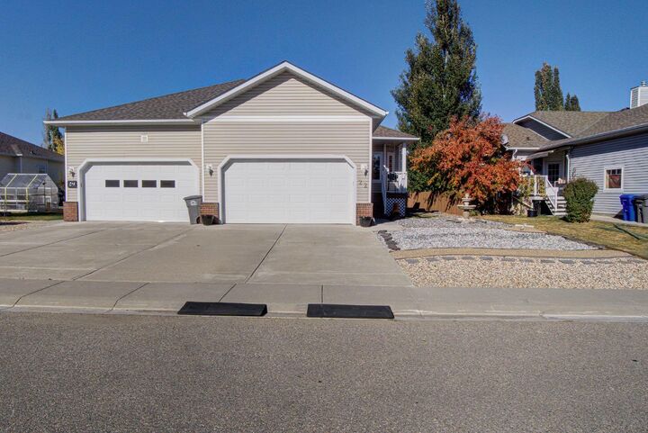 Property Photo: 22 Skyline Mews AB T0L 0T0