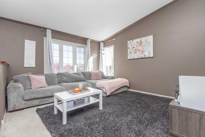Property Photo: 1 Pine Crescent AB T4M 0E3
