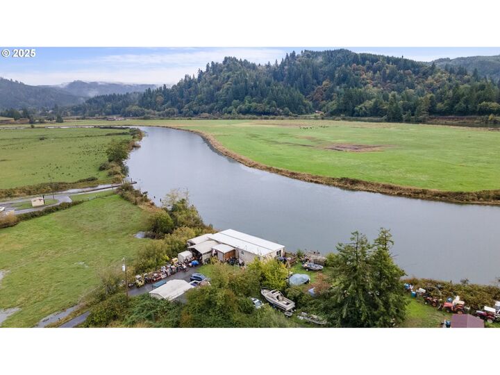 Property Photo:  96992 Highway 241  OR 97420