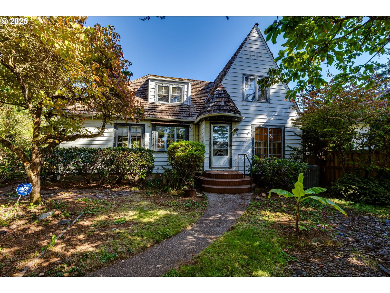 Property Photo: 2175 Friendly St OR 97405
