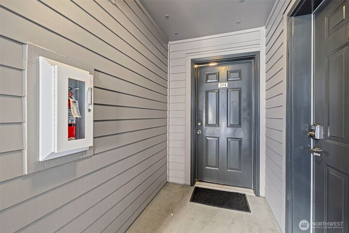 Property Photo: 600 N 85th Street 204 WA 98103