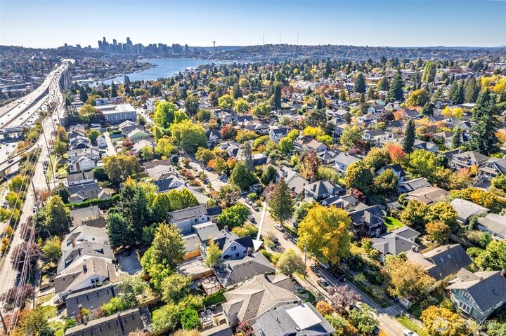 Property Photo: 4738 4th Avenue NE WA 98105