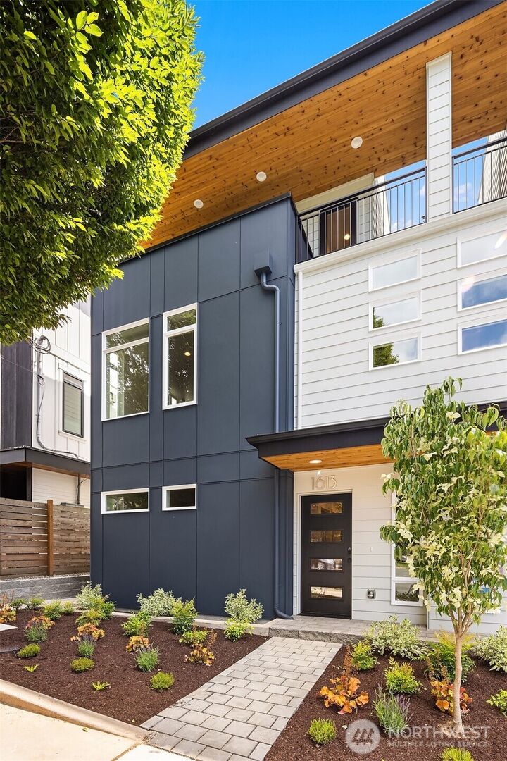Property Photo: 1613 N 50th Street WA 98103