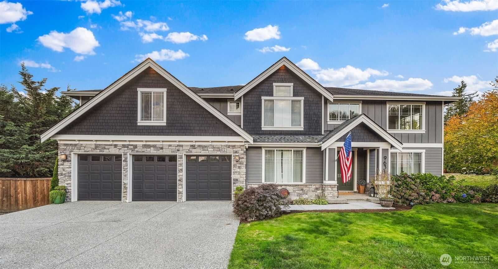 Property Photo: 9631 185th Drive SE WA 98290