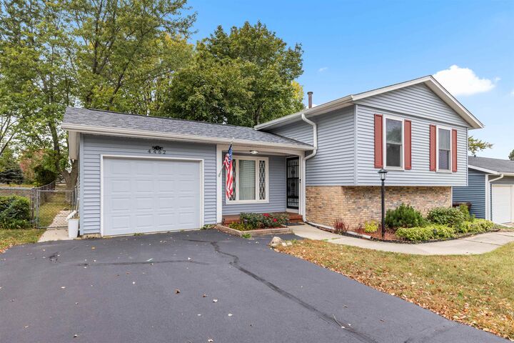 4462 Blackberry Knoll Drive  Loves Park IL 61111 photo