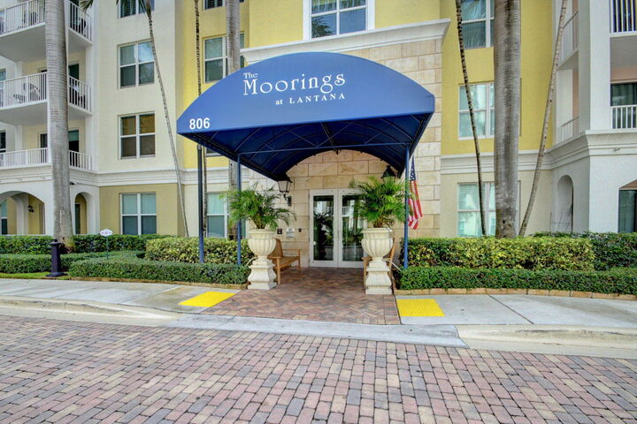 Property Photo:  806 E Windward Way #404  FL 33462 