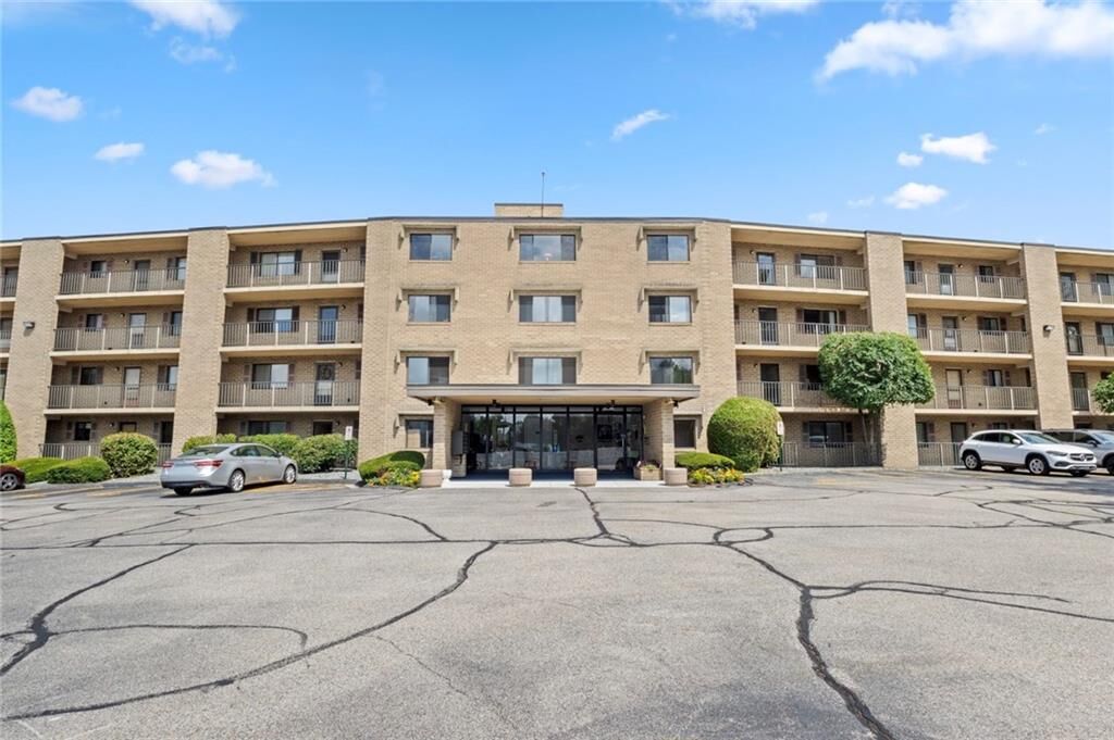 Property Photo:  650 East Greenwich Avenue 2-103  RI 02893 