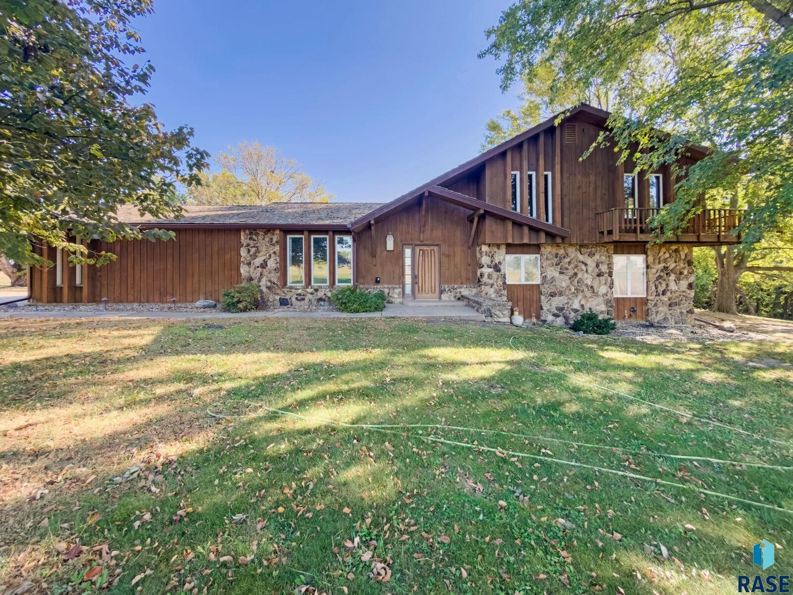 Property Photo: 902 N Broadway Ave SD 57043