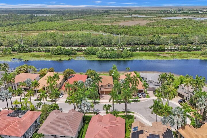 Property Photo: 2509 Hunters Run Way FL 33327